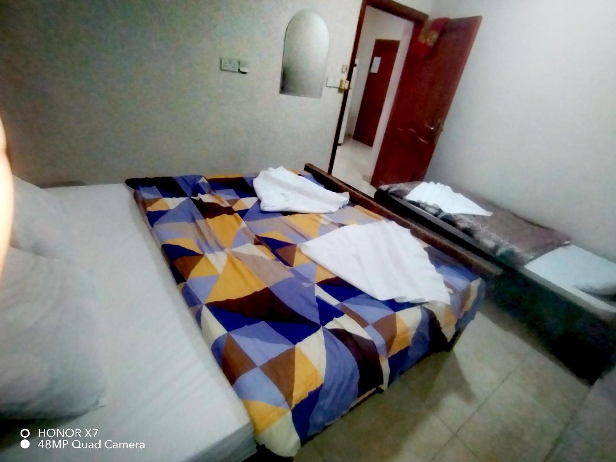 Farah Plaza Hostel &Hotel Apartments Акаба Стая снимка