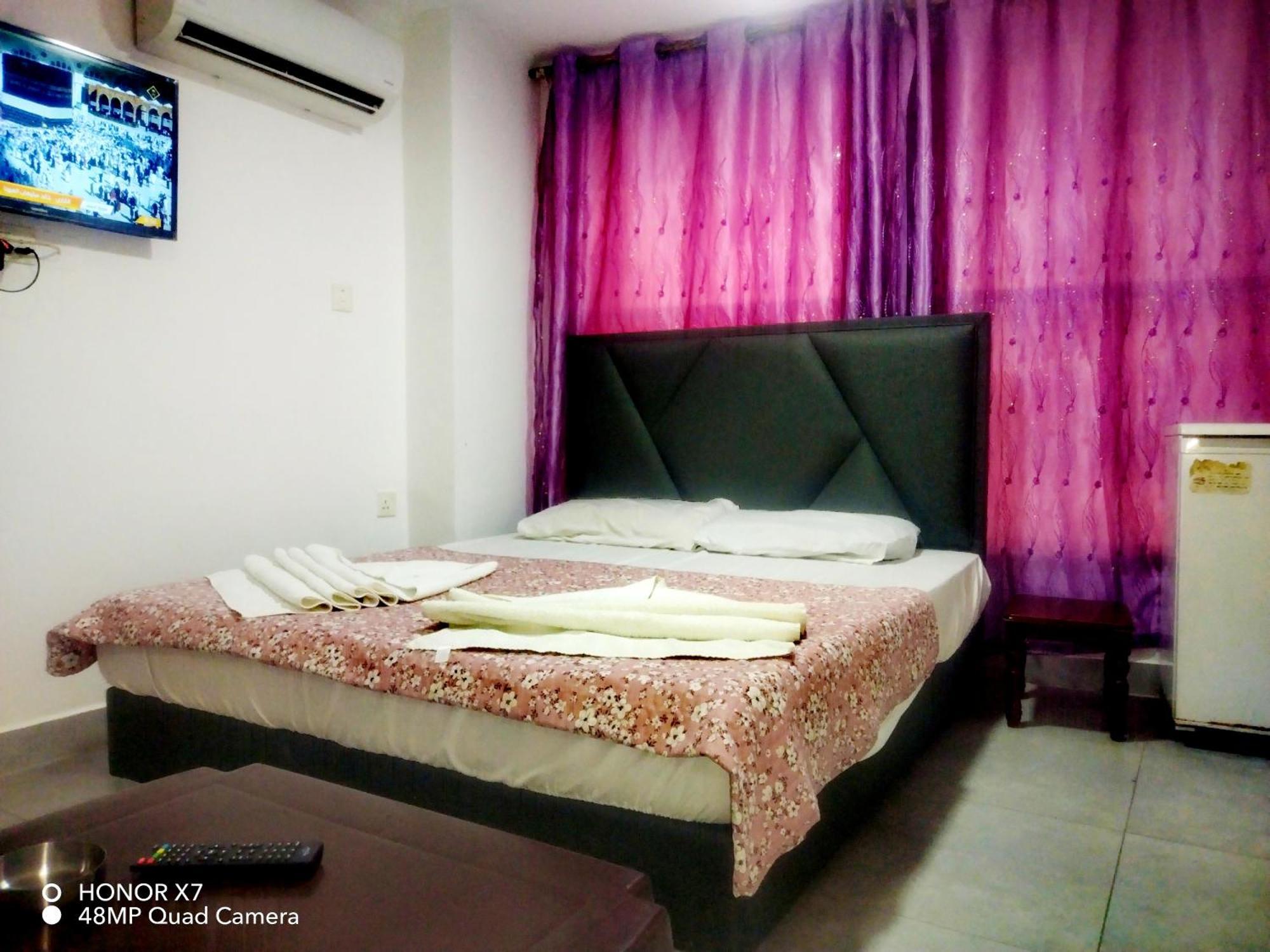 Farah Plaza Hostel &Hotel Apartments Акаба Екстериор снимка
